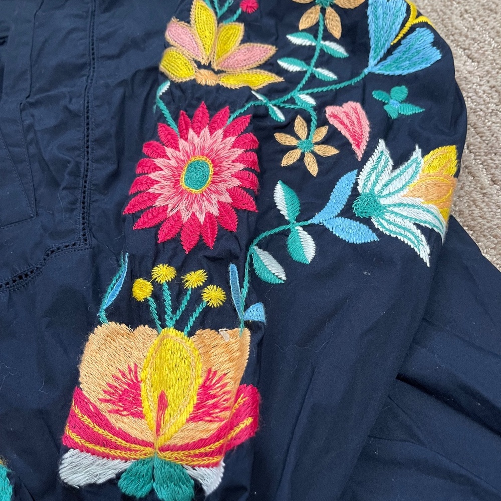 Talbots Embroidered Sleeve Poplin Top - Navy, Size Medium‎ - Picture 6 of 10